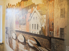 старинный город - рисунок на стене кухни