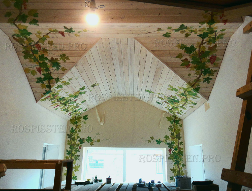 листья винограда по деревянному потолку - роспись стен акрилом